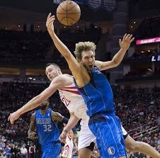 湖人三节落后鹈鹕7分，墨菲单节20分砍34分